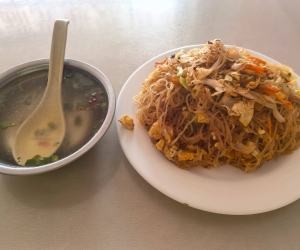上班摸鱼搞网站，现在才吃饭