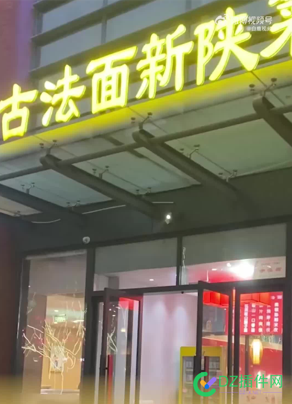 看来“黑红”也是“红”啊，这也算是网红店了。真是因祸得福！ 看来,黑红,也是,算是,真是