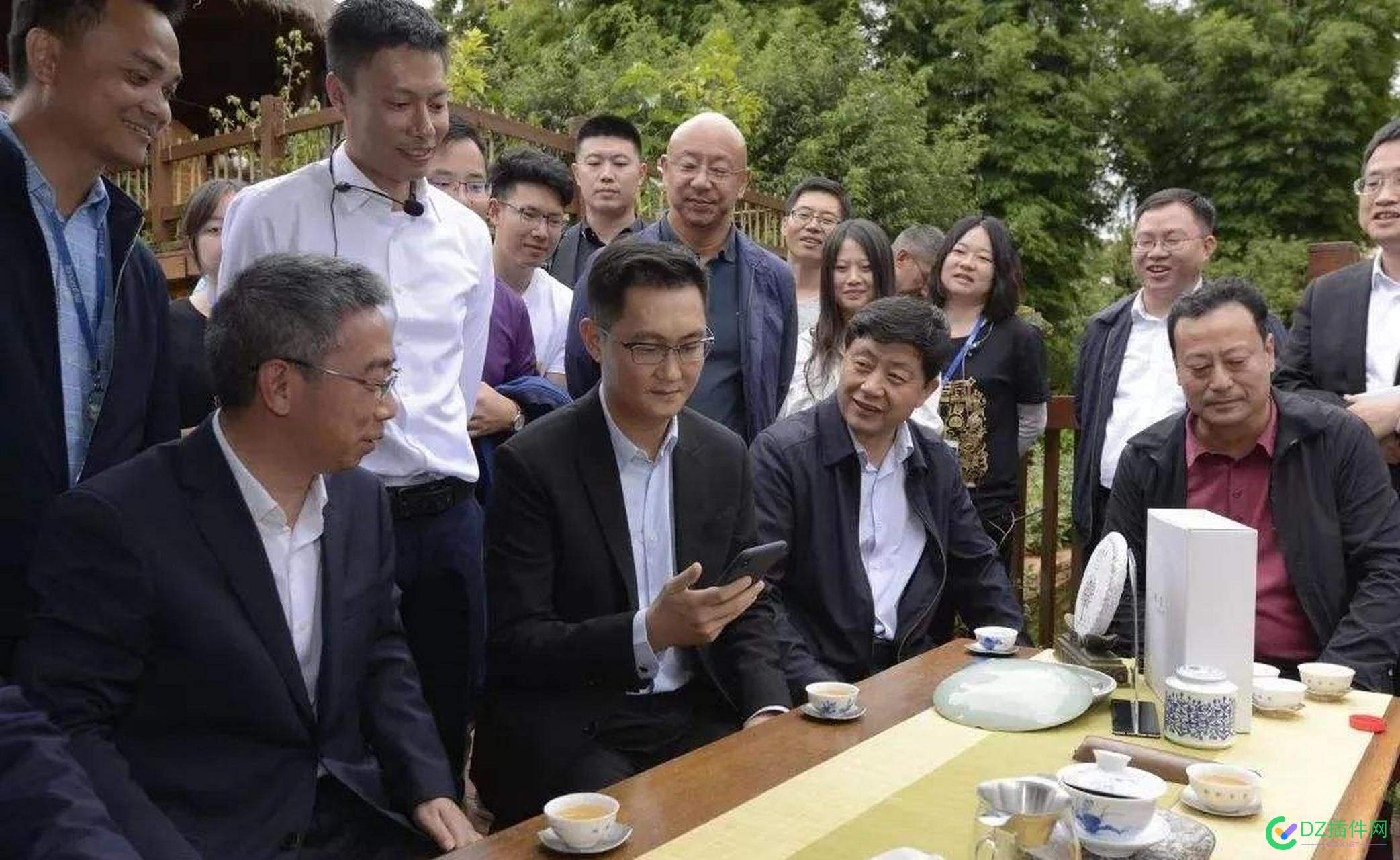 腾讯元宝是真“AI下乡”了：直接干到村口给乡亲开课！ 