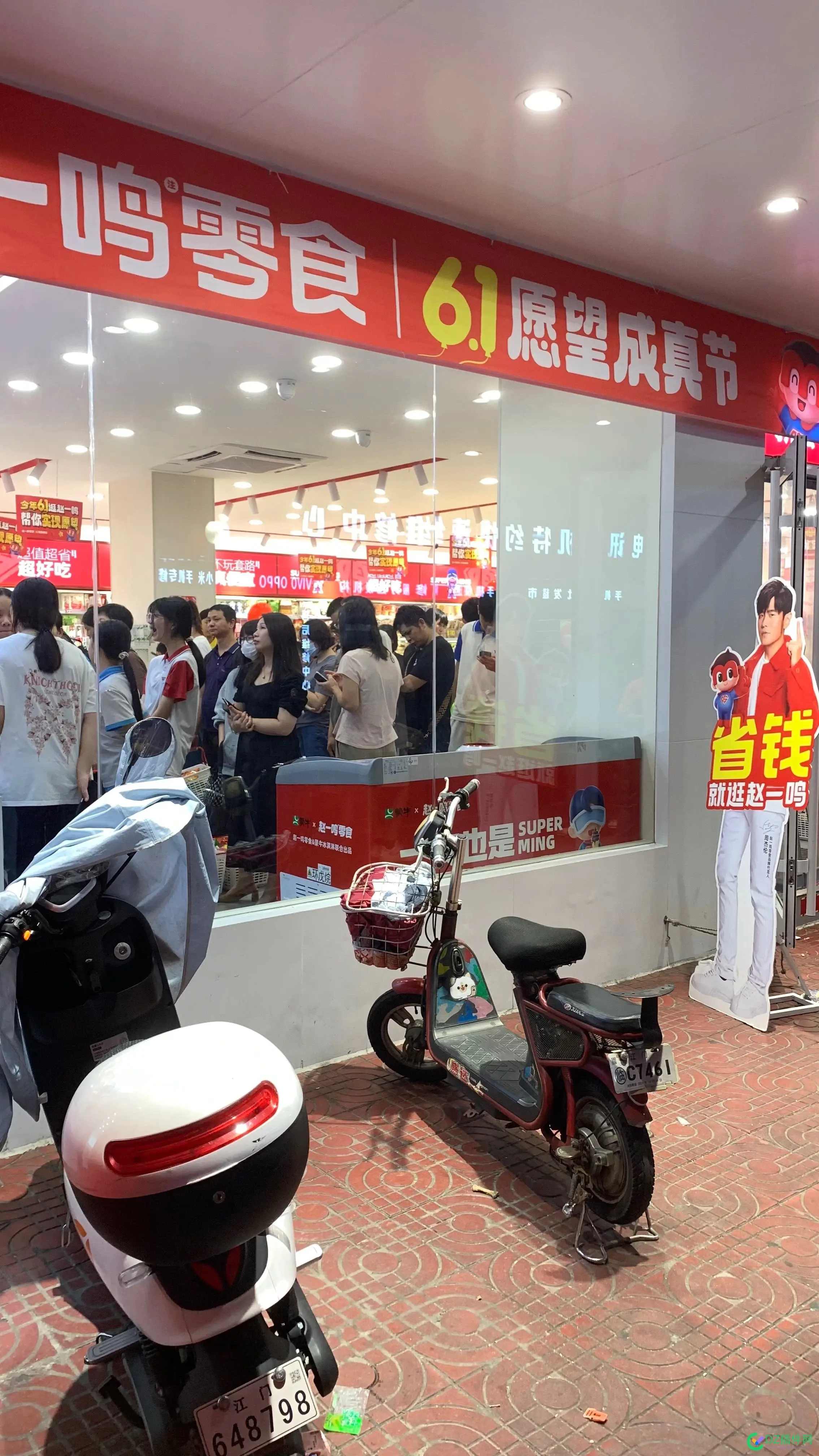 这就是超市和便利店那个的原因，各行各业都会被资本么么哒 超市跟便利店