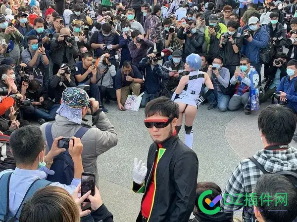 我脱下了裤子漏出了两瓣儿，就有了流量，特么小孩都学会了 我脱,流量,会了