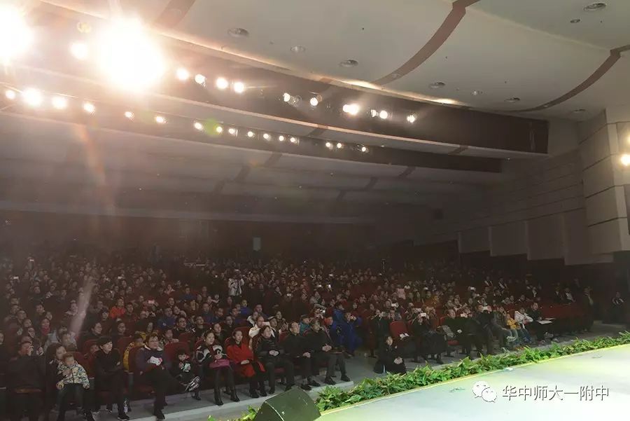 华一说丨走出华师一大礼堂,有点想哭……4809 作者: 来源: 发布时间:2023-8-5 08:27