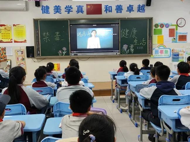 【浐灞第十六小学】禁毒知识进校园,无毒无忧千万家——西安市浐灞第十六小学禁毒宣传月活动6317 作者: 来源: 发布时间:2024-11-13 11:34